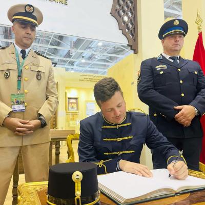Megállapodás aláírása a marokkói díszteremben