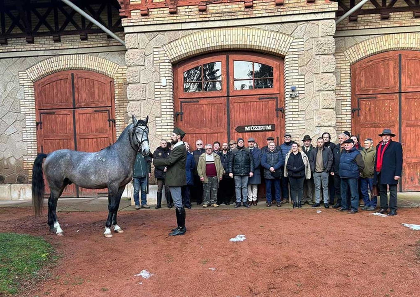 Lovasdolgozói találkozó a parádi Cifraistállóban