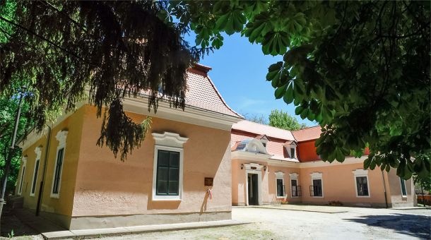 External view of Pluto Riding Guesthouse